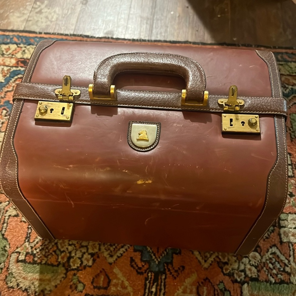 🥳🎉HOST PICK‼️🥂🎊 MARK CROSS Makeup Train Case🔥